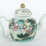 Famille Rose-Teekanne China, 19./20. Jh., Porzellan, weiß glasiert, um… - photo 2