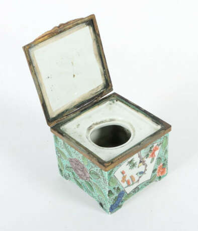 Tintenfass China, wohl späte Qing-Dynastie, Porzellan, polychrom bemal… - photo 3