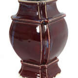 Vase China, Qing-Dynastie mit Yongzheng-Marke, Porzellan, ochsenblutfa… - фото 1