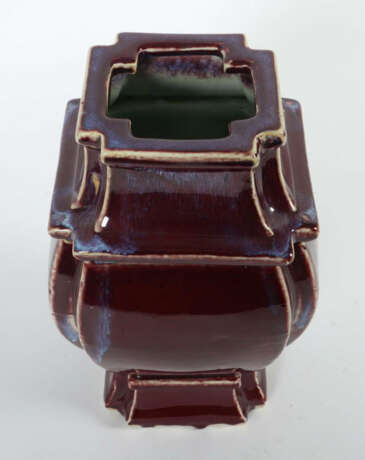 Vase China, Qing-Dynastie mit Yongzheng-Marke, Porzellan, ochsenblutfa… - фото 2 Vase China, Qing-Dynastie mit Yongzheng-Marke, Porzellan, ochsenblutfa… - фото 2