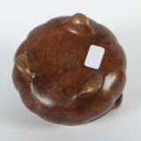 Kleiner Weihrauchbrenner China, 20. Jh., Bronze, gerippte Wandung, auf… - photo 3