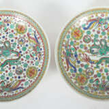 Paar Teller China, 2. Hälfte 20. Jh., Porzellan, polychrome Aufglasurm… - photo 1