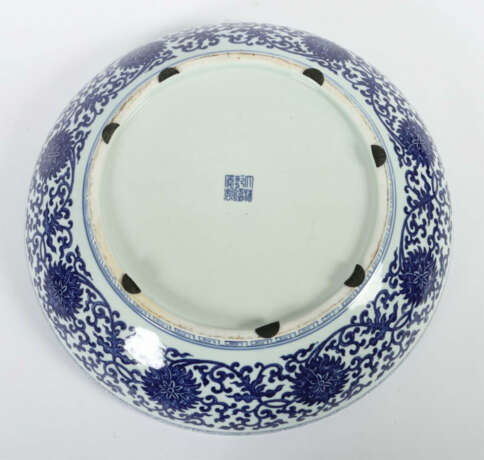 Zierteller China, 20. Jh., Qianlong-Marke, Porzellan, blaues Unterglas… - photo 3