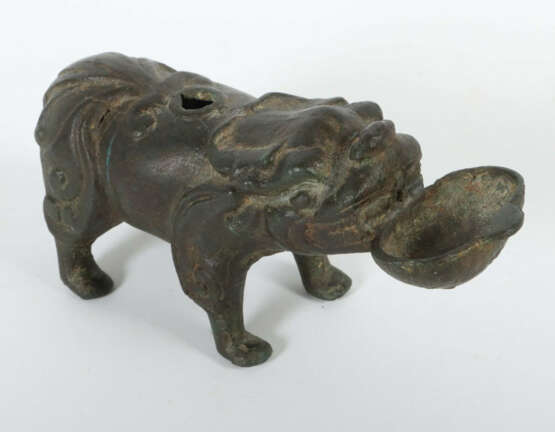 Fo-Hund als Öllampe China, um 1700, Bronze, vollrunde Ausführung, Hohl… - photo 2 Fo-Hund als Öllampe China, um 1700, Bronze, vollrunde Ausführung, Hohl… - photo 2