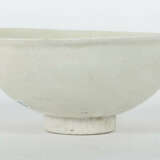 Kleine Fußschale China, Tang Dynastie, beiger Scherben, transparent gl… - photo 1