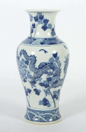 Balustervase China, 19./20. Jh., Qing-Dynastie, Porzellan, blaue Unter… - фото 2 Balustervase China, 19./20. Jh., Qing-Dynastie, Porzellan, blaue Unter… - фото 2