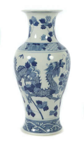 Balustervase China, 19./20. Jh., Qing-Dynastie, Porzellan, blaue Unter… - photo 1