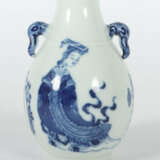 Vase China, wohl 20. Jh., Porzellan, blaue Unterglasurmalerei mit Mann… - photo 1