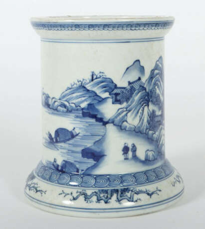 Pinselwascher China, 19. Jh., Daoguang-Ära, Weißporzellan mit blauer U… - photo 1 Pinselwascher China, 19. Jh., Daoguang-Ära, Weißporzellan mit blauer U… - photo 1