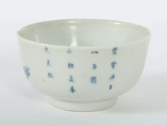 Kleine Schale China, 19. Jh., Qing-Dynastie, Weißporzellan, blaue Unte… - photo 2