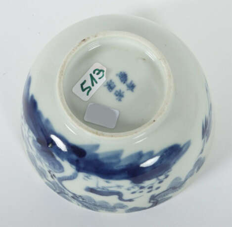 Kleine Schale China, 19. Jh., Qing-Dynastie, Weißporzellan, blaue Unte… - photo 3