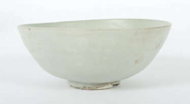 Schale China, Ming-Dynastie, 14.-17. Jh., Steingut, glasiert, Gefäß au…