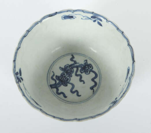Reisschale China, Kangxi 1661 - 1722, Porzellan, Schalenwandung mit We… - Foto 2 Reisschale China, Kangxi 1661 - 1722, Porzellan, Schalenwandung mit We… - Foto 2