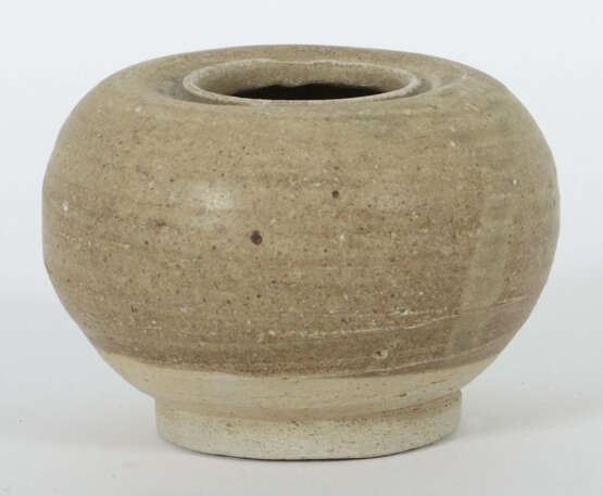 Kugelvase China, Song-Dynastie, 960 - 1279, Steingut, zu 3/4 glasiert,… - photo 1 Kugelvase China, Song-Dynastie, 960 - 1279, Steingut, zu 3/4 glasiert,… - photo 1