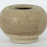 Kugelvase China, Song-Dynastie, 960 - 1279, Steingut, zu 3/4 glasiert,… - photo 1
