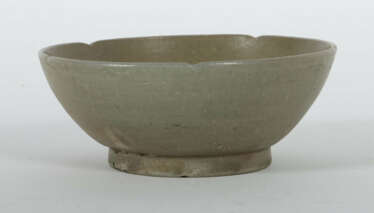 Schale mit Ritzdekor China, Five-Dynastie, 907 - 960, Yue-Ware, Kerami…