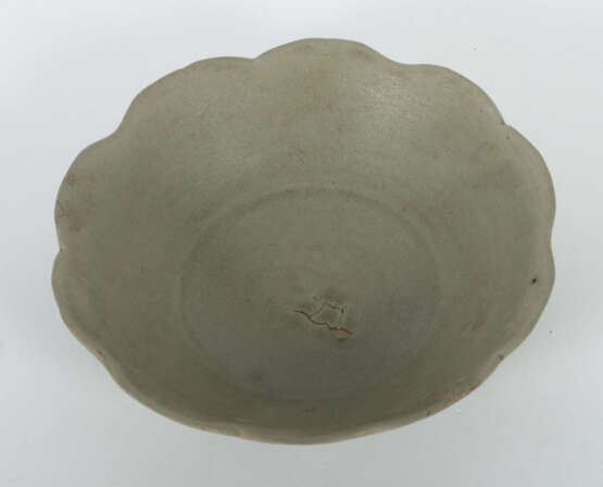 Schale in Blütenform China, Five-Dyanstie, 907 - 960, Yue-Ware, Kerami… - photo 2 Schale in Blütenform China, Five-Dyanstie, 907 - 960, Yue-Ware, Kerami… - photo 2
