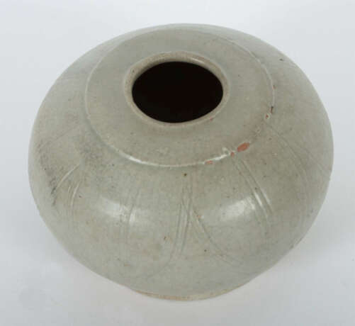 Kugelvase mit Lotusblütenmotiv China, Song-Dynastie, 960 - 1279, Stein… - photo 2 Kugelvase mit Lotusblütenmotiv China, Song-Dynastie, 960 - 1279, Stein… - photo 2