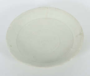 Flache Schale China, Tang-Dynastie, 617 - 907, Ding-Ware, weißer Scher…