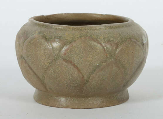 Vasengefäß China, Five-Dynastie 907 - 960, Yue-Keramik, graubrauner Sc… - photo 1