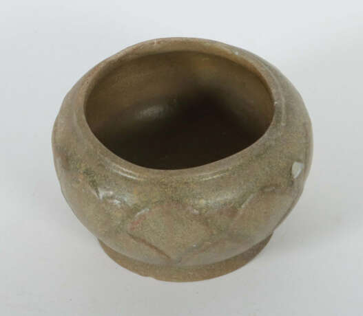 Vasengefäß China, Five-Dynastie 907 - 960, Yue-Keramik, graubrauner Sc… - photo 2