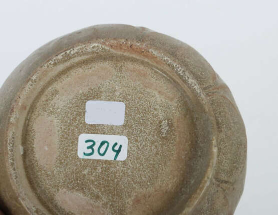 Vasengefäß China, Five-Dynastie 907 - 960, Yue-Keramik, graubrauner Sc… - photo 3