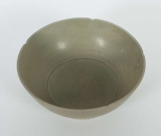 Schale mit Papageiendekor China, Five-Dyastie, 907 - 960, Yue-Keramik,… - photo 2 Schale mit Papageiendekor China, Five-Dyastie, 907 - 960, Yue-Keramik,… - photo 2