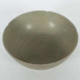 Schale mit Papageiendekor China, Five-Dyastie, 907 - 960, Yue-Keramik,… - photo 2