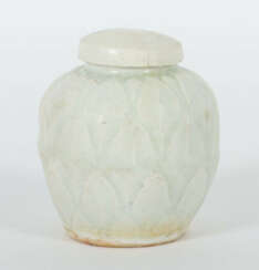 Kleine Deckelvase China, Song-Dynastie, 960 - 1279, Qingbei-Keramik, w…