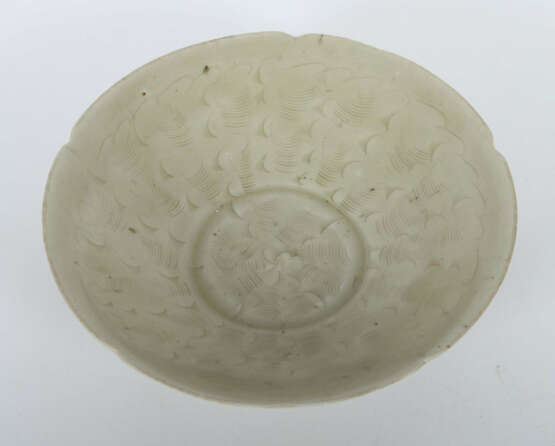Blütenschale China, Song-Dynastie, 960 - 1279, Steinzeug, grauer Scher… - Foto 2 Blütenschale China, Song-Dynastie, 960 - 1279, Steinzeug, grauer Scher… - Foto 2