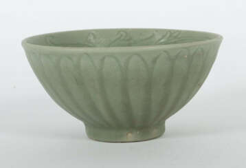 Seladon-Lotusschale China, Yuan-Dynastie, 1279 - 1368, Keramik, roter …