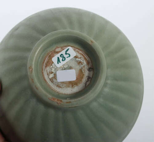 Seladon-Lotusschale China, Yuan-Dynastie, 1279 - 1368, Keramik, roter … - фото 3