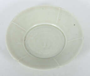 Kleiner Teller China, Song-Dynastie, 960 - 1279, Steingut, beige-weiße…