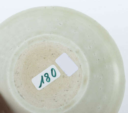 Kleiner Teller China, Song-Dynastie, 960 - 1279, Steingut, beige-weiße… - photo 3 Kleiner Teller China, Song-Dynastie, 960 - 1279, Steingut, beige-weiße… - photo 3