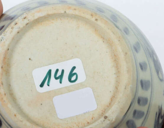 Kleine Deckelvase China, Ming-Dynastie, 1368 - 1644, Steingut, glasier… - photo 3 Kleine Deckelvase China, Ming-Dynastie, 1368 - 1644, Steingut, glasier… - photo 3