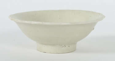 Blütenschale China, Song-Dynastie, 960 - 1279, Steingut, beige-weißer …