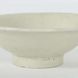 Blütenschale China, Song-Dynastie, 960 - 1279, Steingut, beige-weißer … - фото 1