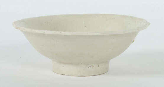 Blütenschale China, Song-Dynastie, 960 - 1279, Steingut, beige-weißer … - фото 1