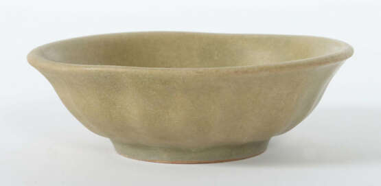 Schale mit Lotusdekor China, Song-Dynastie, 960 - 1279, Keramik, rotbr… - Foto 1 Schale mit Lotusdekor China, Song-Dynastie, 960 - 1279, Keramik, rotbr… - Foto 1