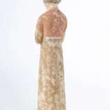 Hofdame China, wohl Tang-Dynastie, Terracotta, geweißelt und rot einge… - Foto 2