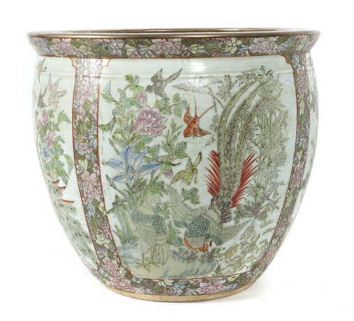 Fischbassin China, Mitte 20. Jh., Porzellan, üppige, polychrome Unterg… - Foto 1
