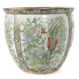 Fischbassin China, Mitte 20. Jh., Porzellan, üppige, polychrome Unterg… - Foto 1