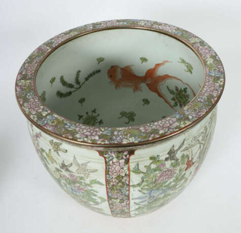 Fischbassin China, Mitte 20. Jh., Porzellan, üppige, polychrome Unterg… - Foto 2