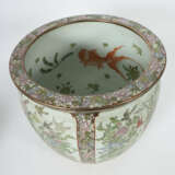 Fischbassin China, Mitte 20. Jh., Porzellan, üppige, polychrome Unterg… - Foto 2