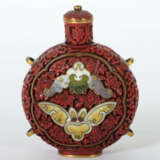 Rotlack-Snuff-Bottle China, 1. Hälfte 20. Jh., Metall, vergoldet, die … - photo 2