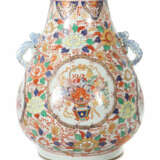 Bodenvase China, 20. Jh., Porzellan, polychrome Aufglasurmalerei mit ü… - Foto 1