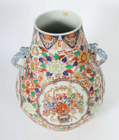 Bodenvase China, 20. Jh., Porzellan, polychrome Aufglasurmalerei mit ü… - Foto 2 Bodenvase China, 20. Jh., Porzellan, polychrome Aufglasurmalerei mit ü… - Foto 2