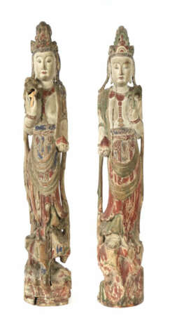 Paar große Guanyin-Figuren China, 19./20. Jh., Holz, geschnitzt, farbi… - Foto 1 Paar große Guanyin-Figuren China, 19./20. Jh., Holz, geschnitzt, farbi… - Foto 1