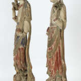 Paar große Guanyin-Figuren China, 19./20. Jh., Holz, geschnitzt, farbi… - Foto 2