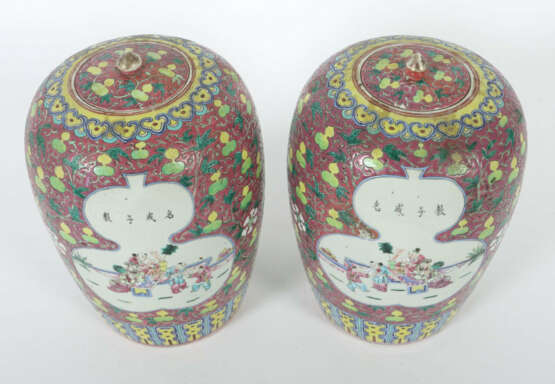 Famille Rose-Deckelvasenpaar China, 19. Jh., Porzellan, Aufglasurmaler… - photo 4 Famille Rose-Deckelvasenpaar China, 19. Jh., Porzellan, Aufglasurmaler… - photo 4